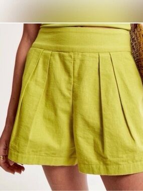 Abercrombie & Fitch Sloane Pleated High-Waist Shorts - Chartreuse - Medium